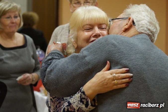Zdjęcie w galerii na portalu naszraciborz.pl: Anioły ze Stowarzyszenia Kobiet Aktywnych z Nędzy trafią do potrzebujących  wiadomości z regionu