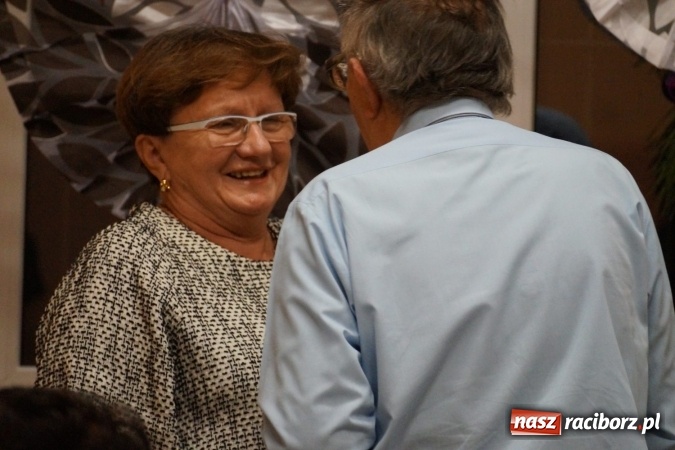 Zdjęcie w galerii na portalu naszraciborz.pl: Anioły ze Stowarzyszenia Kobiet Aktywnych z Nędzy trafią do potrzebujących  wiadomości z regionu