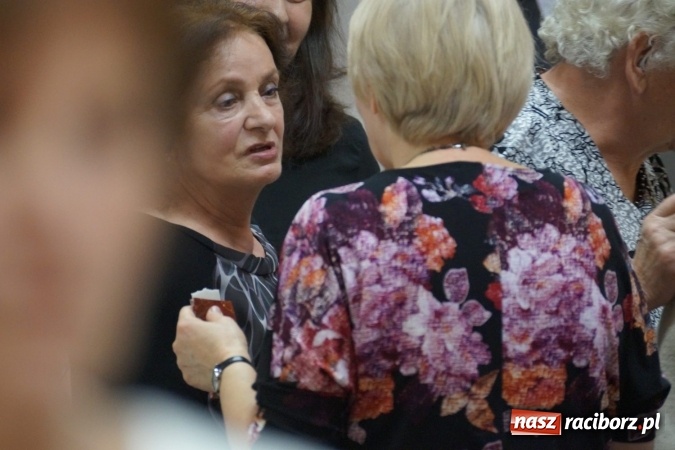 Zdjęcie w galerii na portalu naszraciborz.pl: Anioły ze Stowarzyszenia Kobiet Aktywnych z Nędzy trafią do potrzebujących  wiadomości z regionu