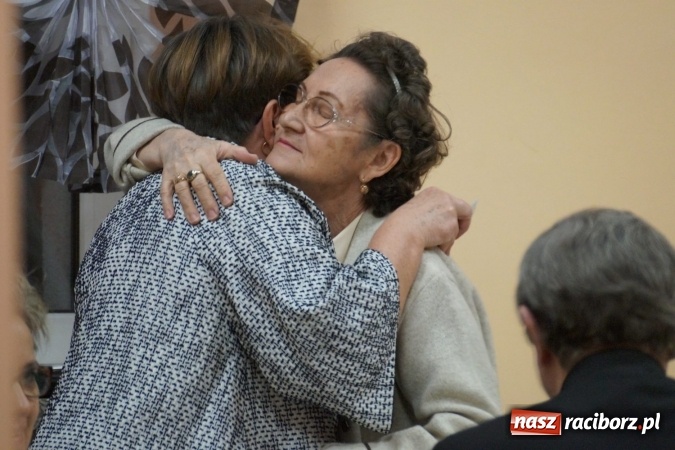 Zdjęcie w galerii na portalu naszraciborz.pl: Anioły ze Stowarzyszenia Kobiet Aktywnych z Nędzy trafią do potrzebujących  wiadomości z regionu