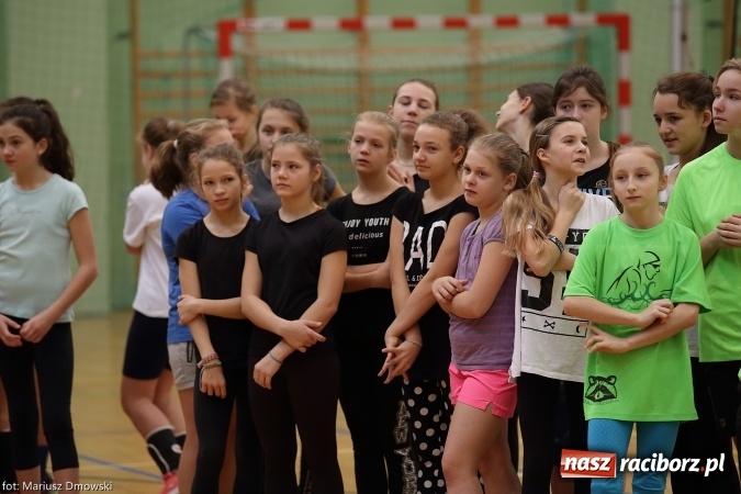 Zdjęcie w galerii na portalu naszraciborz.pl: Gwiazdkowy Turniej Dwójek Siatkarskich wiadomości z regionu