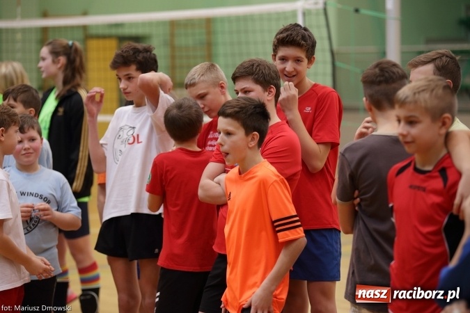 Zdjęcie w galerii na portalu naszraciborz.pl: Gwiazdkowy Turniej Dwójek Siatkarskich wiadomości z regionu