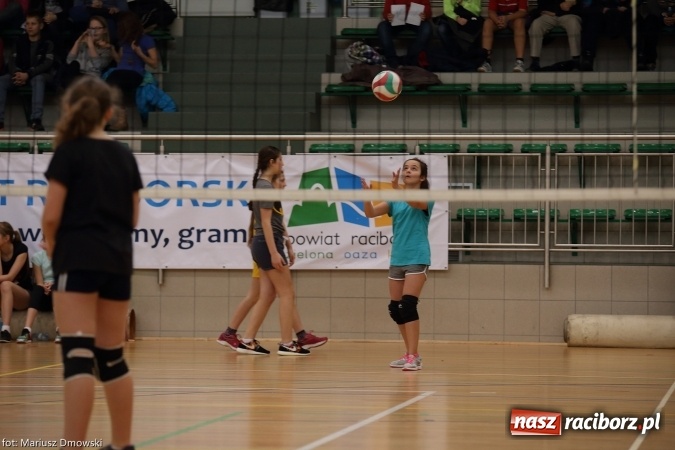 Zdjęcie w galerii na portalu naszraciborz.pl: Gwiazdkowy Turniej Dwójek Siatkarskich wiadomości z regionu