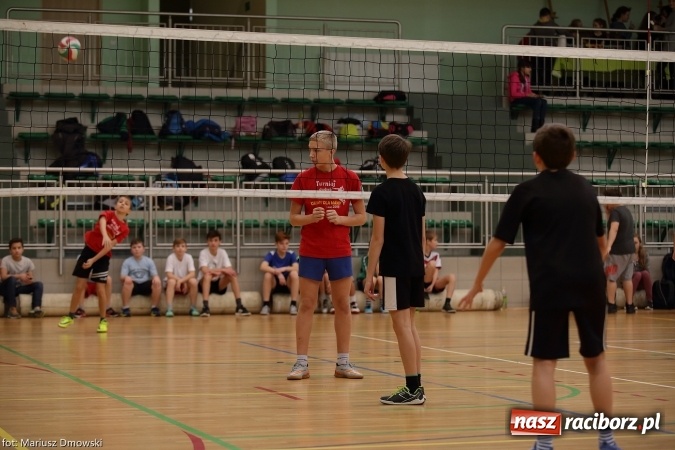 Zdjęcie w galerii na portalu naszraciborz.pl: Gwiazdkowy Turniej Dwójek Siatkarskich wiadomości z regionu