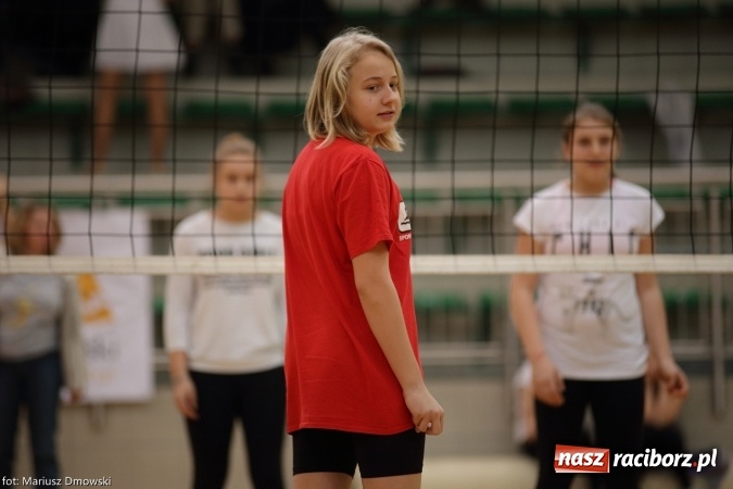 Zdjęcie w galerii na portalu naszraciborz.pl: Gwiazdkowy Turniej Dwójek Siatkarskich wiadomości z regionu