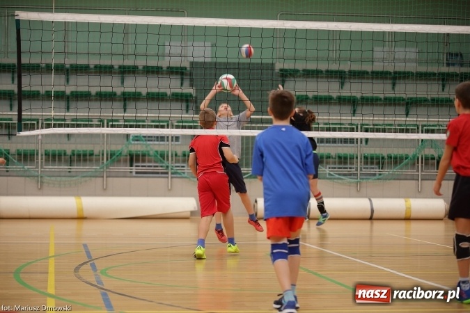 Zdjęcie w galerii na portalu naszraciborz.pl: Gwiazdkowy Turniej Dwójek Siatkarskich wiadomości z regionu