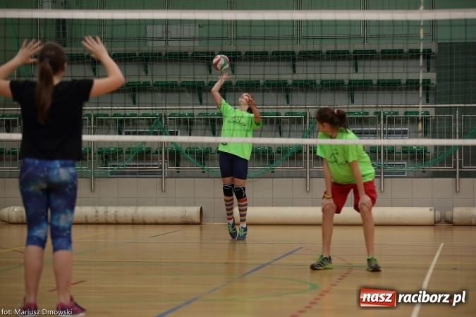 Zdjęcie w galerii na portalu naszraciborz.pl: Gwiazdkowy Turniej Dwójek Siatkarskich wiadomości z regionu