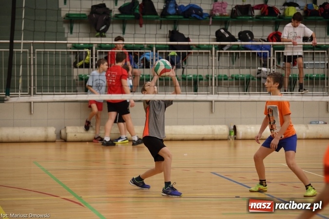 Zdjęcie w galerii na portalu naszraciborz.pl: Gwiazdkowy Turniej Dwójek Siatkarskich wiadomości z regionu