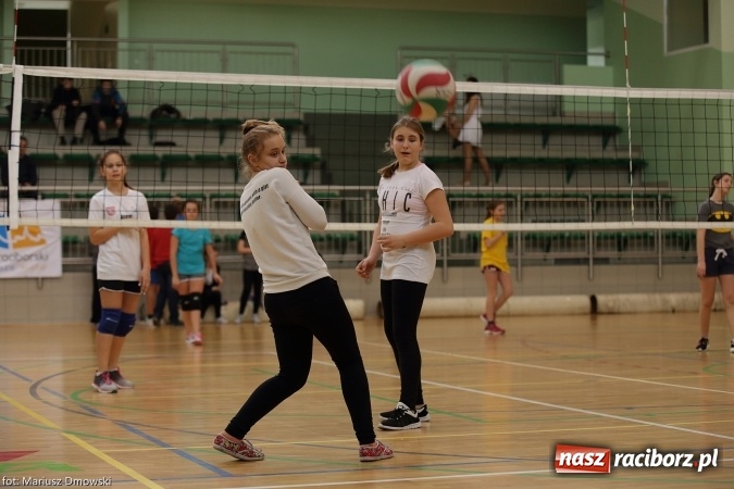 Zdjęcie w galerii na portalu naszraciborz.pl: Gwiazdkowy Turniej Dwójek Siatkarskich wiadomości z regionu
