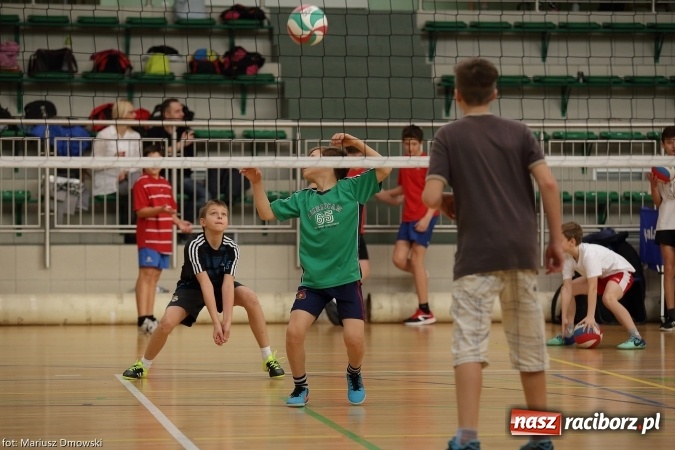 Zdjęcie w galerii na portalu naszraciborz.pl: Gwiazdkowy Turniej Dwójek Siatkarskich wiadomości z regionu