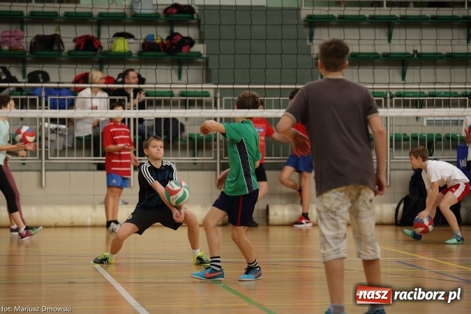 Zdjęcie w galerii na portalu naszraciborz.pl: Gwiazdkowy Turniej Dwójek Siatkarskich wiadomości z regionu