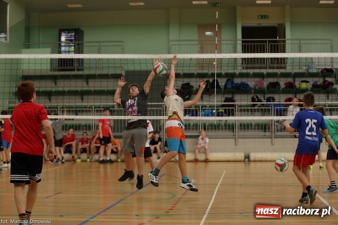 Zdjęcie w galerii na portalu naszraciborz.pl: Gwiazdkowy Turniej Dwójek Siatkarskich wiadomości z regionu