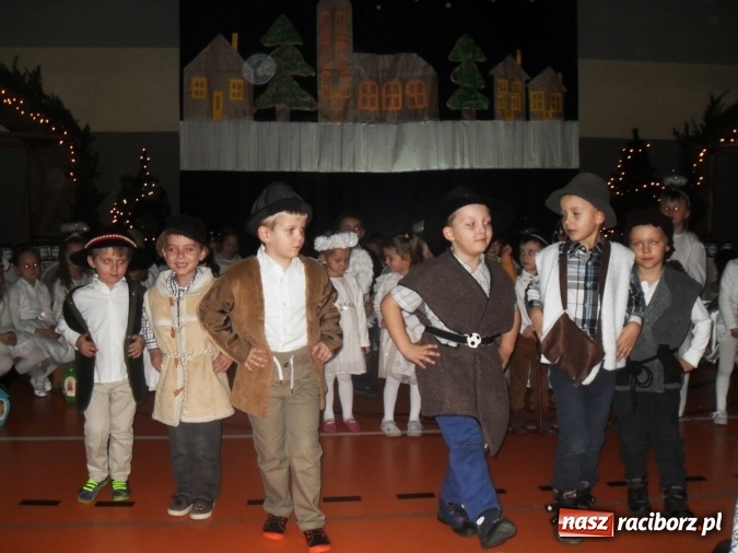 Zdjęcie w galerii na portalu naszraciborz.pl: Uczniowie z Górek Śl. wystąpili z koncertem kolęd wiadomości z regionu