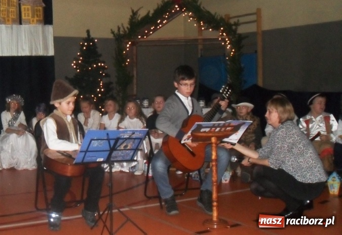 Zdjęcie w galerii na portalu naszraciborz.pl: Uczniowie z Górek Śl. wystąpili z koncertem kolęd wiadomości z regionu