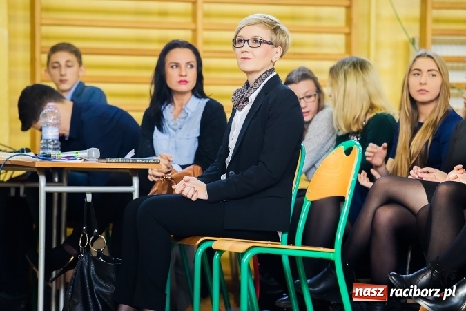 Zdjęcie w galerii na portalu naszraciborz.pl: Akademia z okazji Dnia Patrona Szkoły w II LO wiadomości z regionu