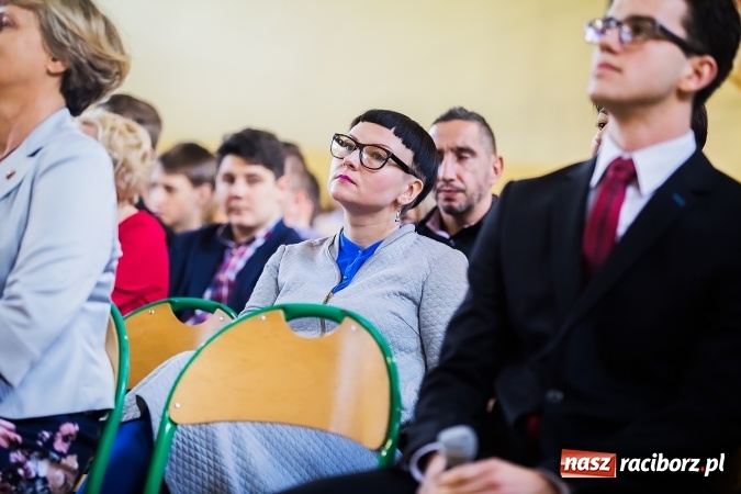 Zdjęcie w galerii na portalu naszraciborz.pl: Akademia z okazji Dnia Patrona Szkoły w II LO wiadomości z regionu