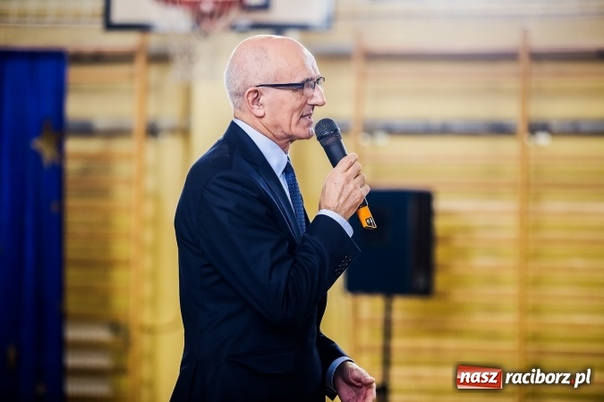 Zdjęcie w galerii na portalu naszraciborz.pl: Akademia z okazji Dnia Patrona Szkoły w II LO wiadomości z regionu