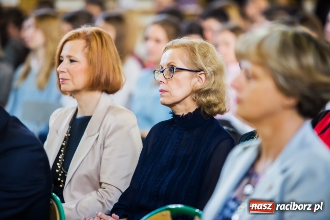Zdjęcie w galerii na portalu naszraciborz.pl: Akademia z okazji Dnia Patrona Szkoły w II LO wiadomości z regionu