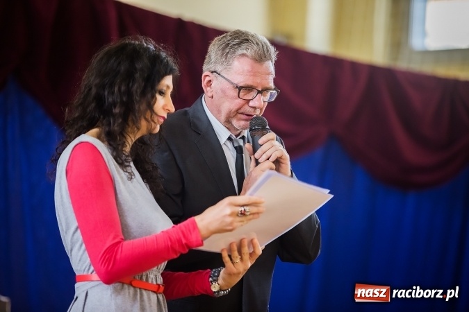 Zdjęcie w galerii na portalu naszraciborz.pl: Akademia z okazji Dnia Patrona Szkoły w II LO wiadomości z regionu