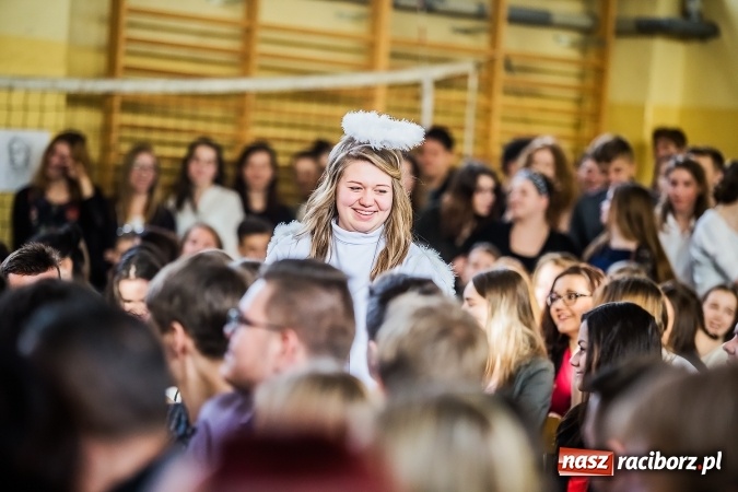 Zdjęcie w galerii na portalu naszraciborz.pl: Akademia z okazji Dnia Patrona Szkoły w II LO wiadomości z regionu