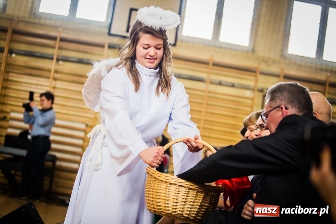 Zdjęcie w galerii na portalu naszraciborz.pl: Akademia z okazji Dnia Patrona Szkoły w II LO wiadomości z regionu