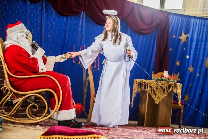 Zdjęcie w galerii na portalu naszraciborz.pl: Akademia z okazji Dnia Patrona Szkoły w II LO wiadomości z regionu