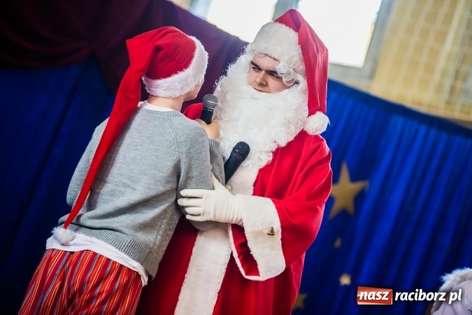 Zdjęcie w galerii na portalu naszraciborz.pl: Akademia z okazji Dnia Patrona Szkoły w II LO wiadomości z regionu