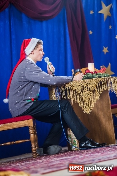 Zdjęcie w galerii na portalu naszraciborz.pl: Akademia z okazji Dnia Patrona Szkoły w II LO wiadomości z regionu