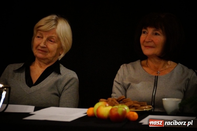 Zdjęcie w galerii na portalu naszraciborz.pl: Kolędnicy z Tetraedru zawitali do RCK wiadomości z regionu