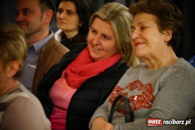 Zdjęcie w galerii na portalu naszraciborz.pl: Kolędnicy z Tetraedru zawitali do RCK wiadomości z regionu