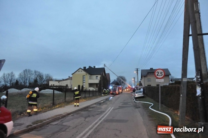 Zdjęcie w galerii na portalu naszraciborz.pl: Spłonęło poddasze i dach szkoły w Raszczycach FOTO I WIDEO wiadomości z regionu