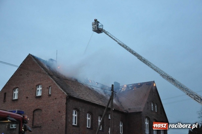 Zdjęcie w galerii na portalu naszraciborz.pl: Spłonęło poddasze i dach szkoły w Raszczycach FOTO I WIDEO wiadomości z regionu