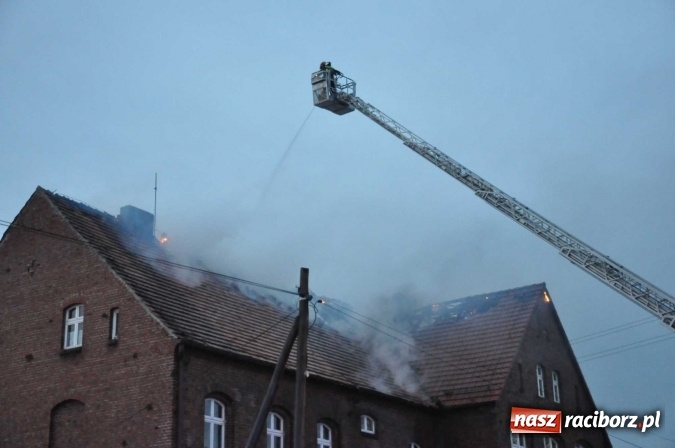 Zdjęcie w galerii na portalu naszraciborz.pl: Spłonęło poddasze i dach szkoły w Raszczycach FOTO I WIDEO wiadomości z regionu