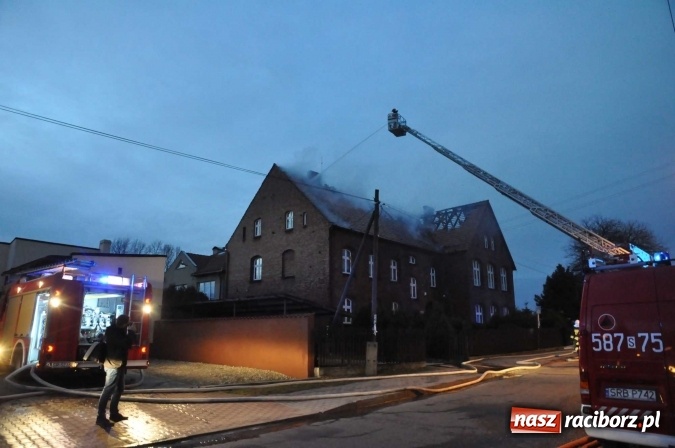 Zdjęcie w galerii na portalu naszraciborz.pl: Spłonęło poddasze i dach szkoły w Raszczycach FOTO I WIDEO wiadomości z regionu