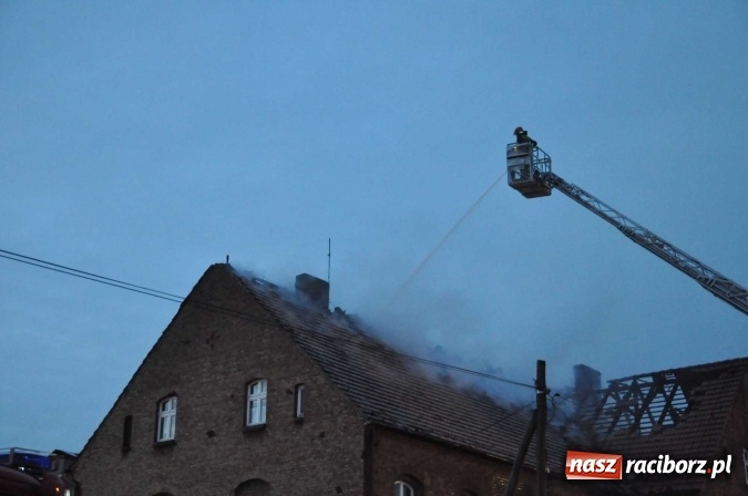 Zdjęcie w galerii na portalu naszraciborz.pl: Spłonęło poddasze i dach szkoły w Raszczycach FOTO I WIDEO wiadomości z regionu