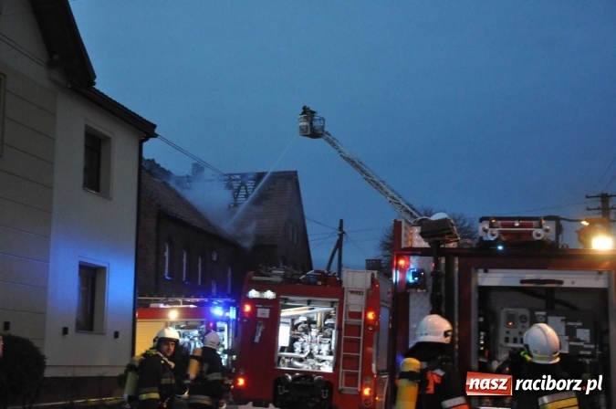 Zdjęcie w galerii na portalu naszraciborz.pl: Spłonęło poddasze i dach szkoły w Raszczycach FOTO I WIDEO wiadomości z regionu