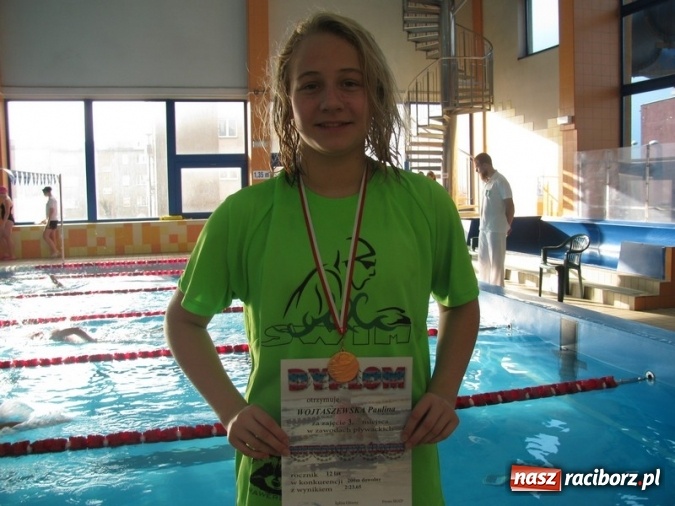 Zdjęcie w galerii na portalu naszraciborz.pl: Z pływackich aren. Medale raciborskich 12-latków wiadomości z regionu