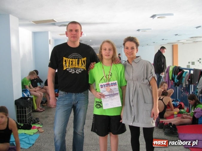 Zdjęcie w galerii na portalu naszraciborz.pl: Z pływackich aren. Medale raciborskich 12-latków wiadomości z regionu