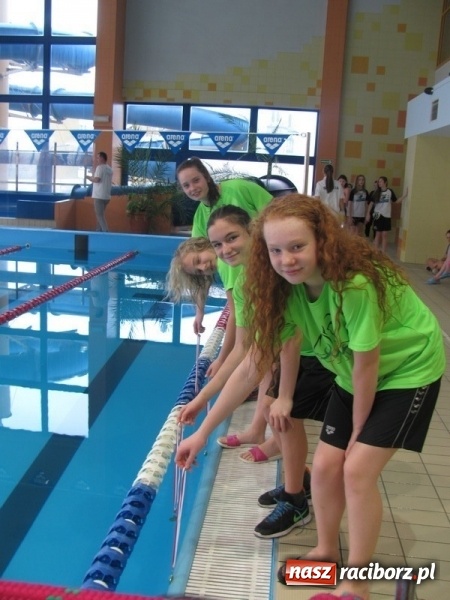 Zdjęcie w galerii na portalu naszraciborz.pl: Z pływackich aren. Medale raciborskich 12-latków wiadomości z regionu