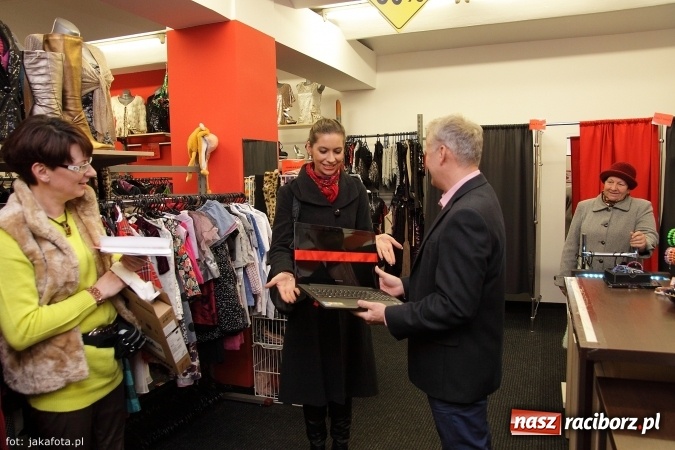Zdjęcie w galerii na portalu naszraciborz.pl: Kupuję w Robanie, bo ciuchy są tanie, wśród klientów zyskują rosnące uznanie wiadomości z regionu