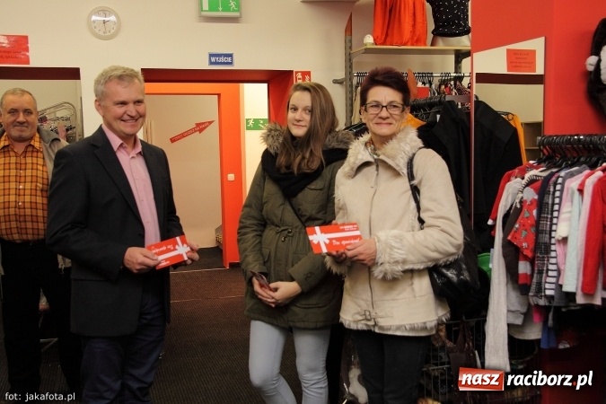 Zdjęcie w galerii na portalu naszraciborz.pl: Kupuję w Robanie, bo ciuchy są tanie, wśród klientów zyskują rosnące uznanie wiadomości z regionu
