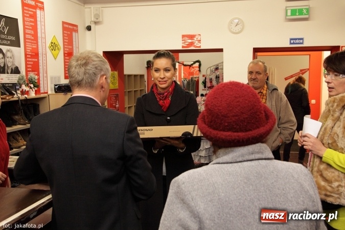 Zdjęcie w galerii na portalu naszraciborz.pl: Kupuję w Robanie, bo ciuchy są tanie, wśród klientów zyskują rosnące uznanie wiadomości z regionu