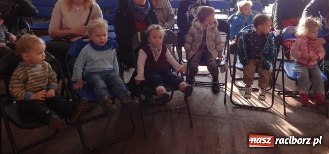 Zdjęcie w galerii na portalu naszraciborz.pl: Gdy dzieci czekają na święta, czyli co słychać w Fiku-miku wiadomości z regionu