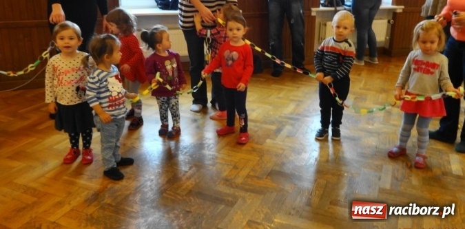 Zdjęcie w galerii na portalu naszraciborz.pl: Gdy dzieci czekają na święta, czyli co słychać w Fiku-miku wiadomości z regionu