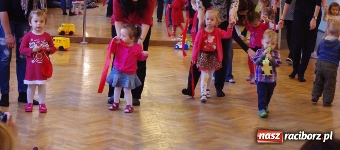 Zdjęcie w galerii na portalu naszraciborz.pl: Gdy dzieci czekają na święta, czyli co słychać w Fiku-miku wiadomości z regionu