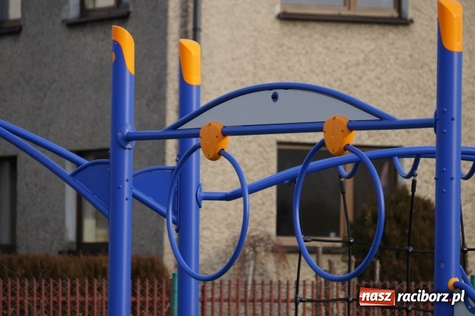 Zdjęcie w galerii na portalu naszraciborz.pl: Nowy plac zabaw z funkcją sportową w Nędzy już jest wiadomości z regionu