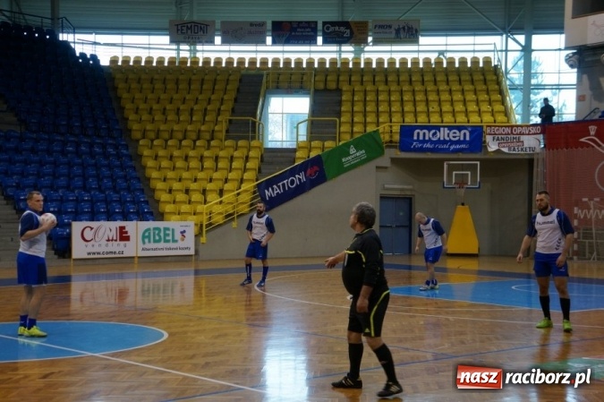 Zdjęcie w galerii na portalu naszraciborz.pl: Międzynarodowy Turniej Halowej Piłki Nożnej w Opawie. Król strzelców z raciborskiej KPP  wiadomości z regionu