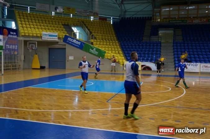 Zdjęcie w galerii na portalu naszraciborz.pl: Międzynarodowy Turniej Halowej Piłki Nożnej w Opawie. Król strzelców z raciborskiej KPP  wiadomości z regionu