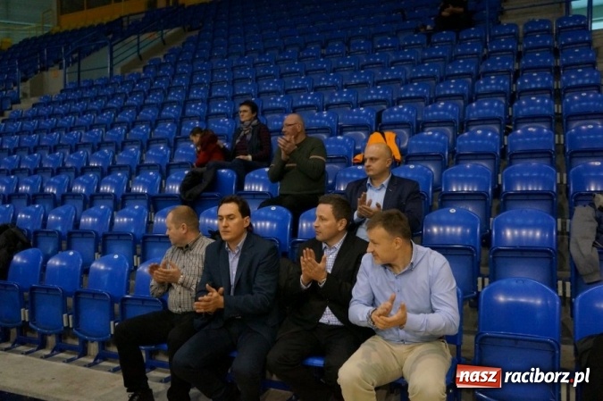 Zdjęcie w galerii na portalu naszraciborz.pl: Międzynarodowy Turniej Halowej Piłki Nożnej w Opawie. Król strzelców z raciborskiej KPP  wiadomości z regionu