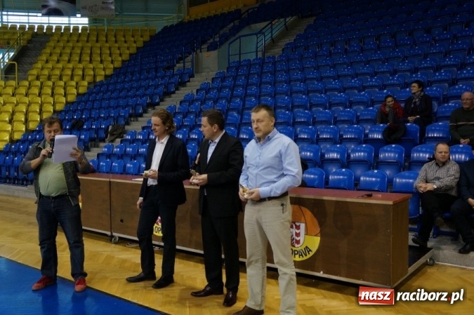 Zdjęcie w galerii na portalu naszraciborz.pl: Międzynarodowy Turniej Halowej Piłki Nożnej w Opawie. Król strzelców z raciborskiej KPP  wiadomości z regionu